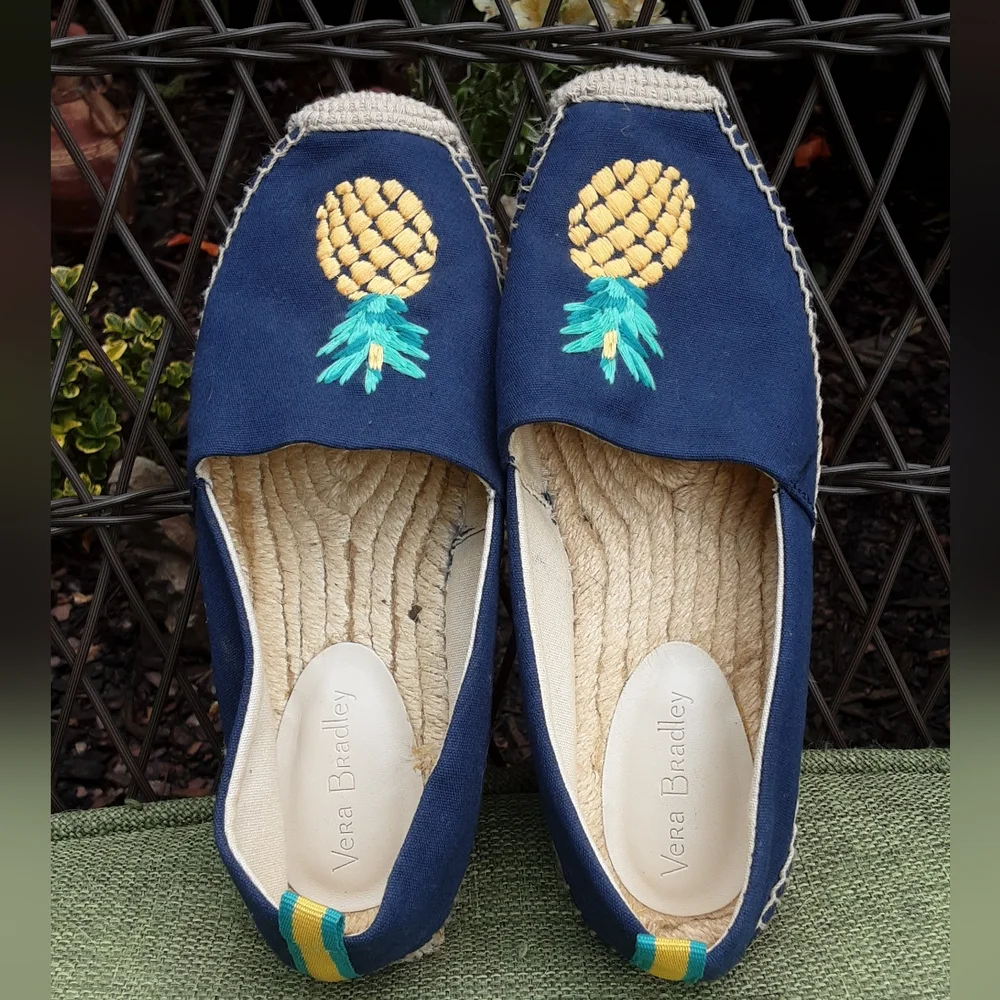 Vera Bradley Pineapple Embroidered Embellished Espadrille Size 7.